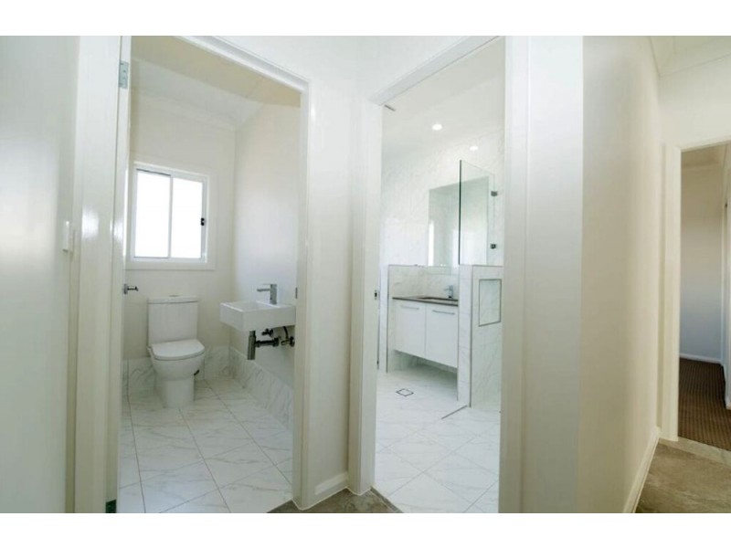 16 CONIMBLA CRES, Tamworth NSW 2340