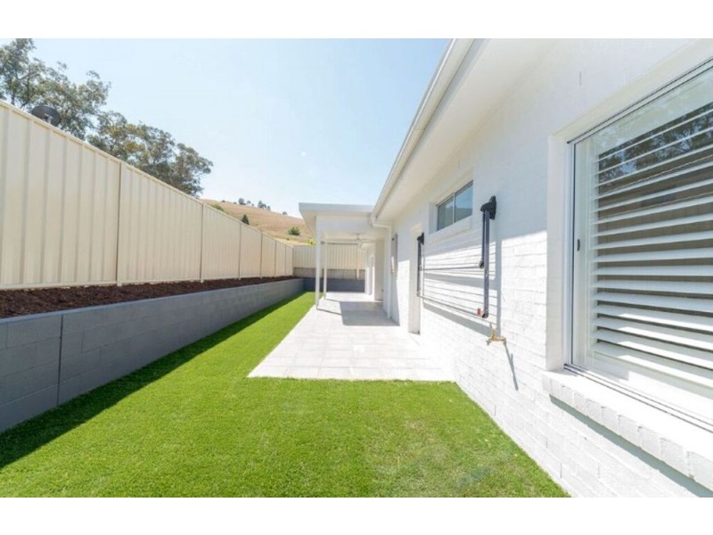 16 CONIMBLA CRES, Tamworth NSW 2340