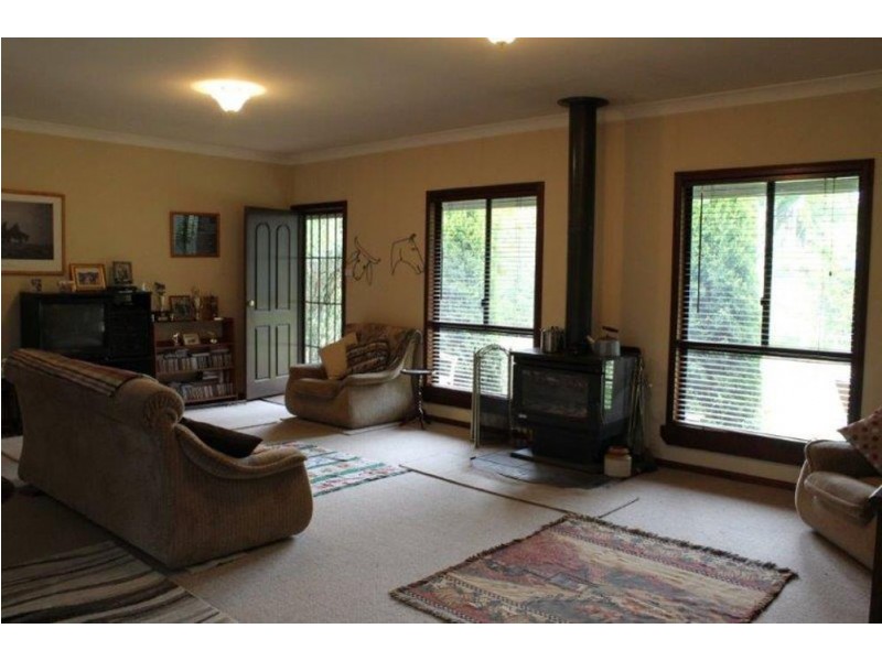 825 Barry Rd, Hanging Rock NSW 2340