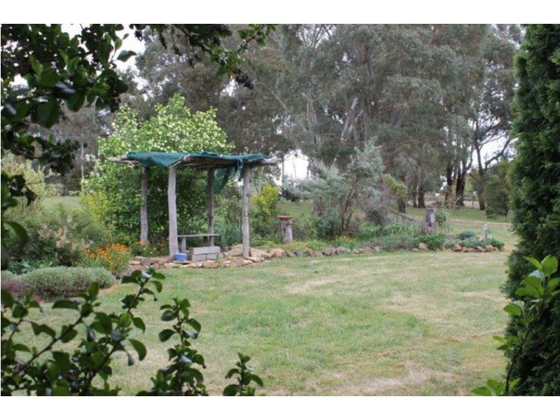 825 Barry Rd, Hanging Rock NSW 2340