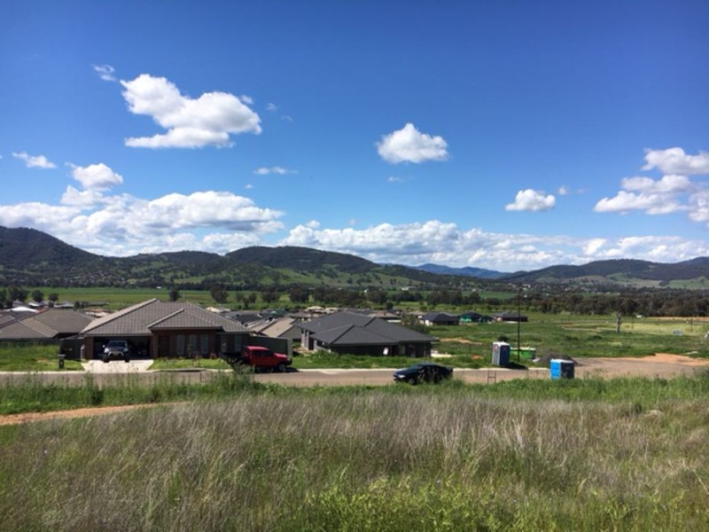 16 Currawong Drive, Tamworth NSW 2340