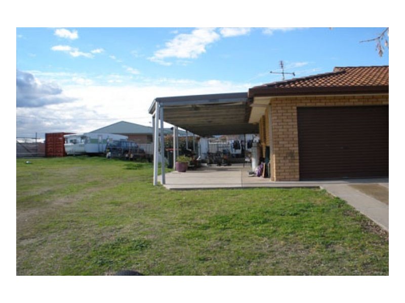 7 LINDON CRES, Kootingal NSW 2352