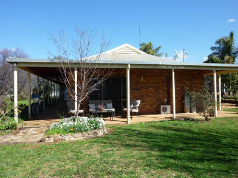 LA TRINIDAD, Tamworth NSW 2340