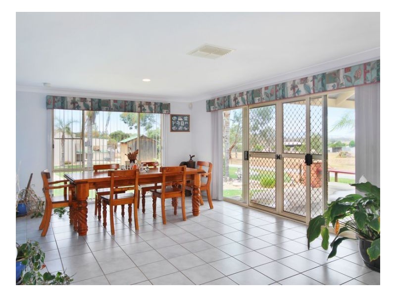 8 WARWICK ROAD, Tamworth NSW 2340