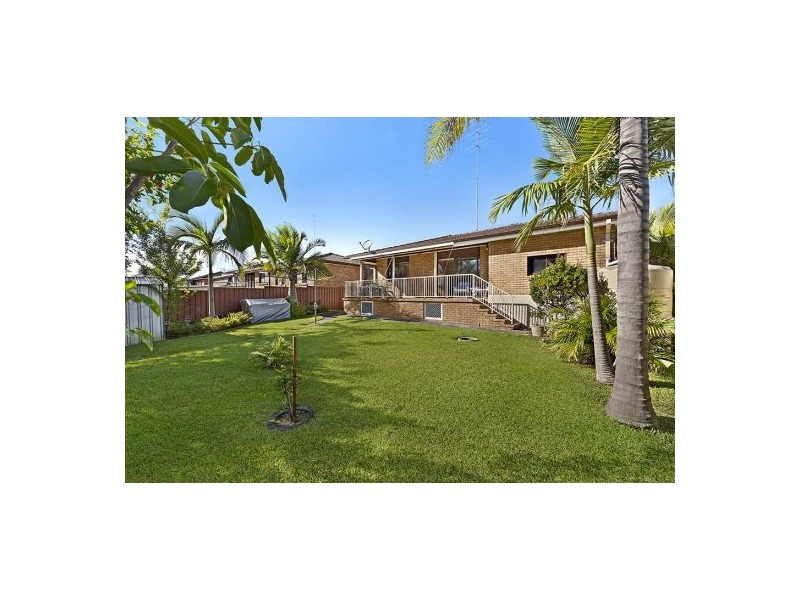 13 Hillcrest Avenue, Bateau Bay NSW 2261