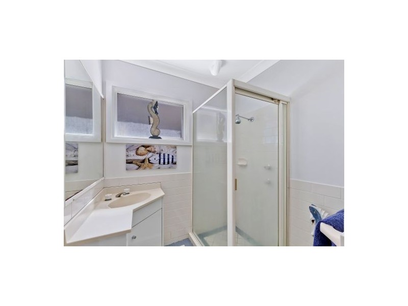 34 Wilfred Barrett Rd, The Entrance North NSW 2261