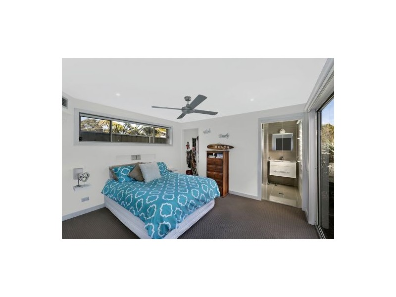 25 Captain Cook Crescent, Long Jetty NSW 2261