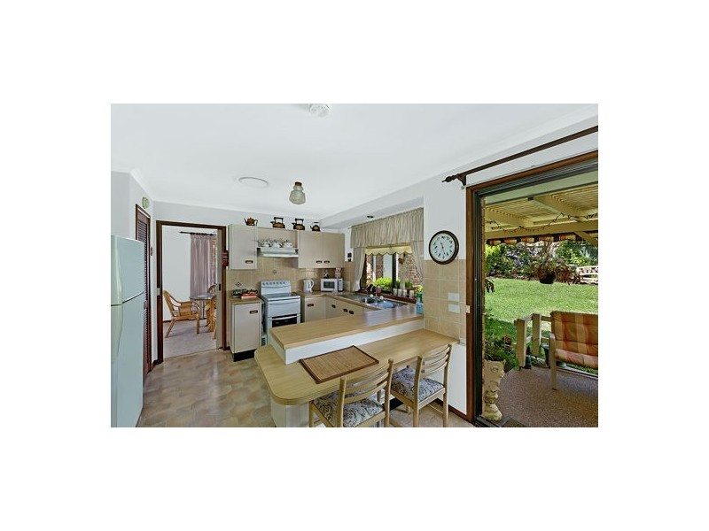 103 Cresthaven Avenue, Bateau Bay NSW 2261