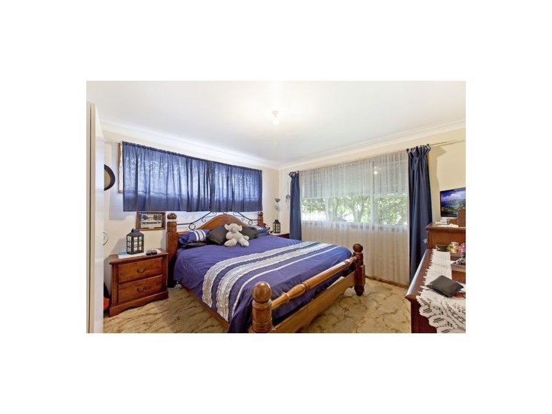 52 Bay Road, Blue Bay NSW 2261