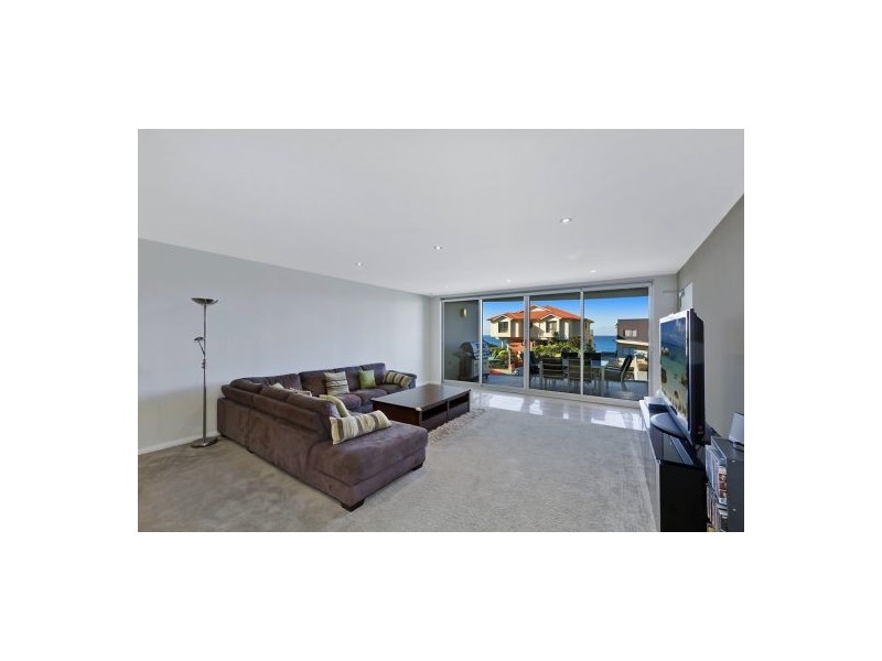 6/107-109 Ocean Parade, Blue Bay NSW 2261