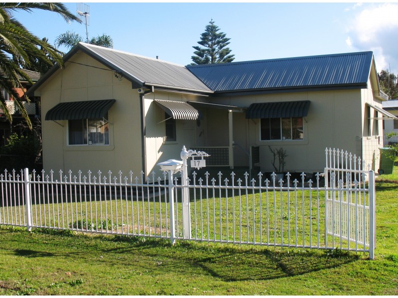 17 Lakeside Pde, The Entrance NSW 2261