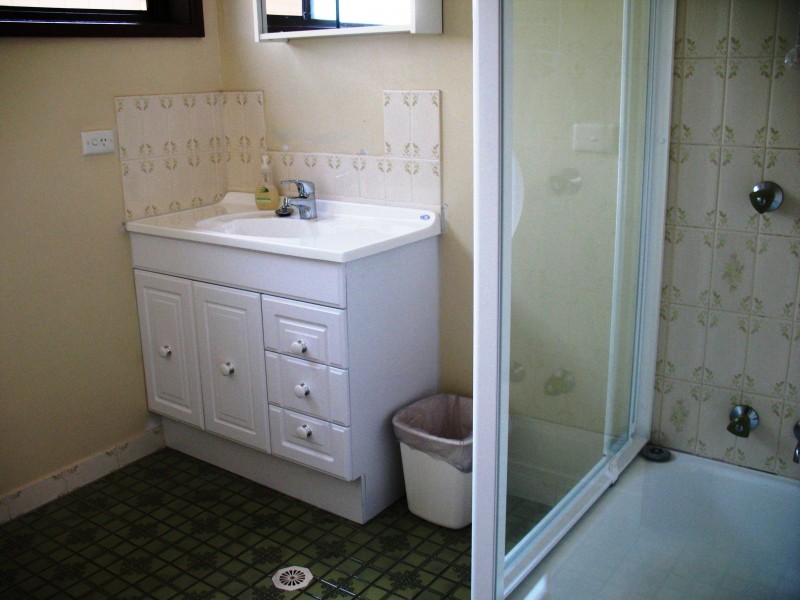 129 Bateau Bay Rd, Bateau Bay NSW 2261