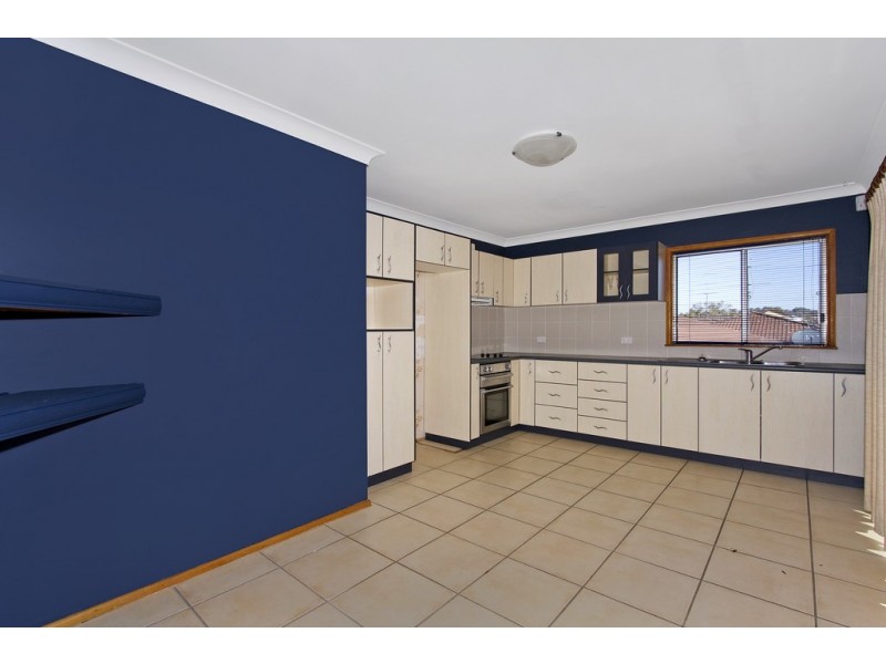 96 Kathleen White Crescent, Killarney Vale NSW 2261