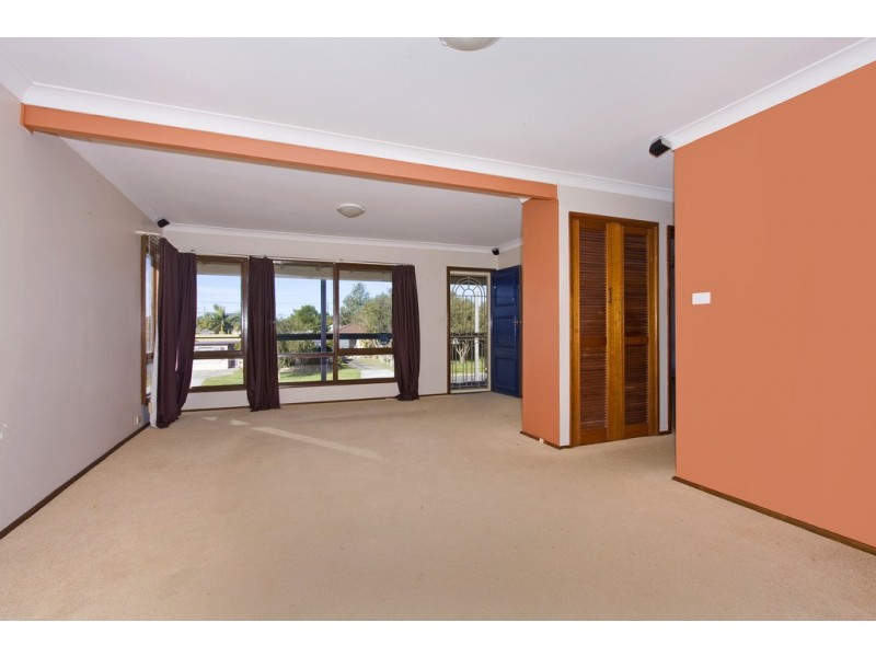 96 Kathleen White Crescent, Killarney Vale NSW 2261