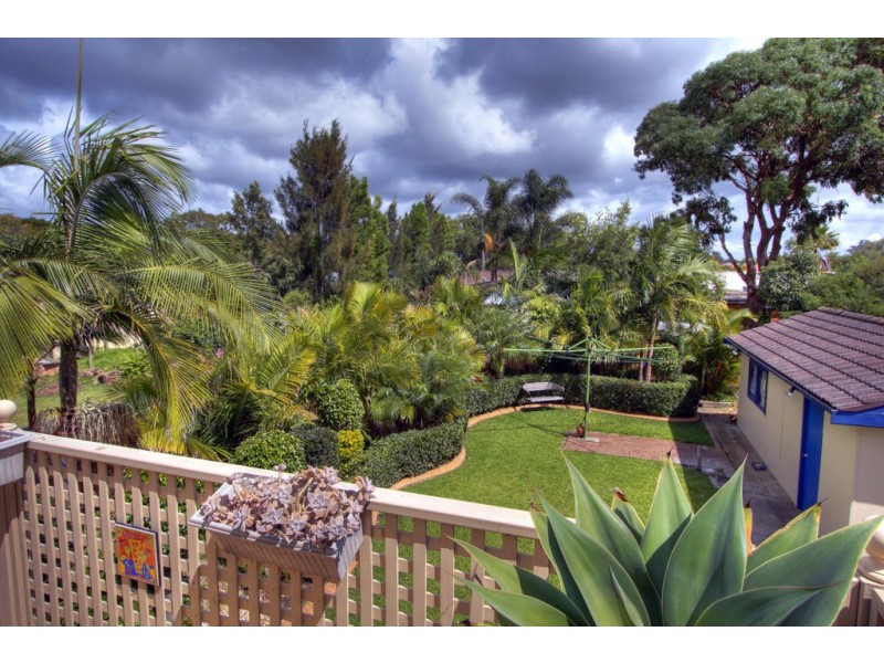 96 Kathleen White Crescent, Killarney Vale NSW 2261