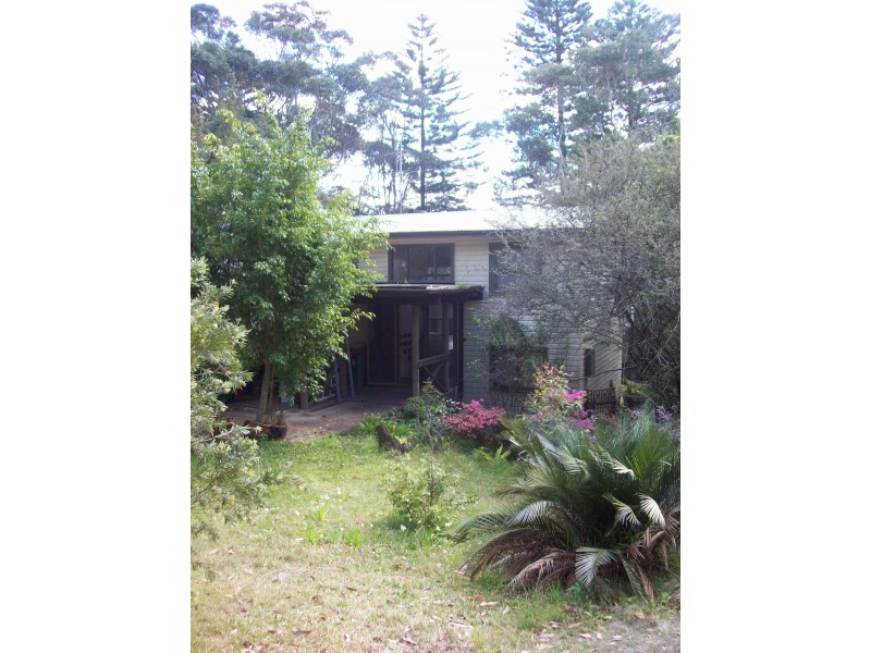 16 Noraview St, Bateau Bay NSW 2261