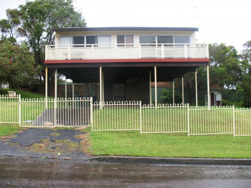 13 Curzon St, Bateau Bay NSW 2261