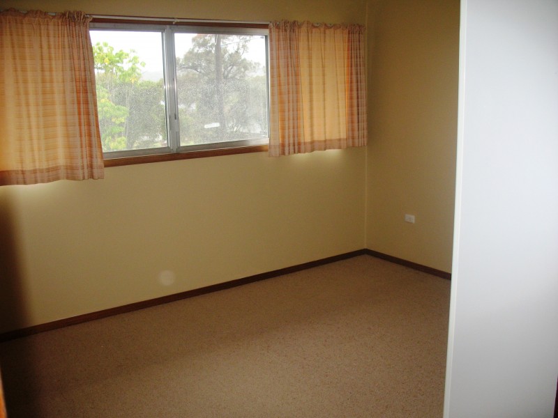 13 Curzon St, Bateau Bay NSW 2261