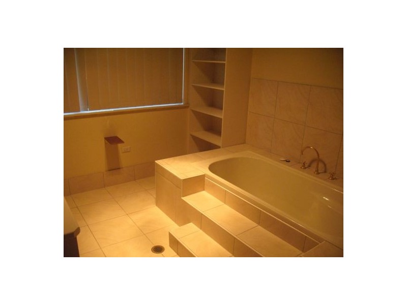 25 Shortland Avenue, Killarney Vale NSW 2261