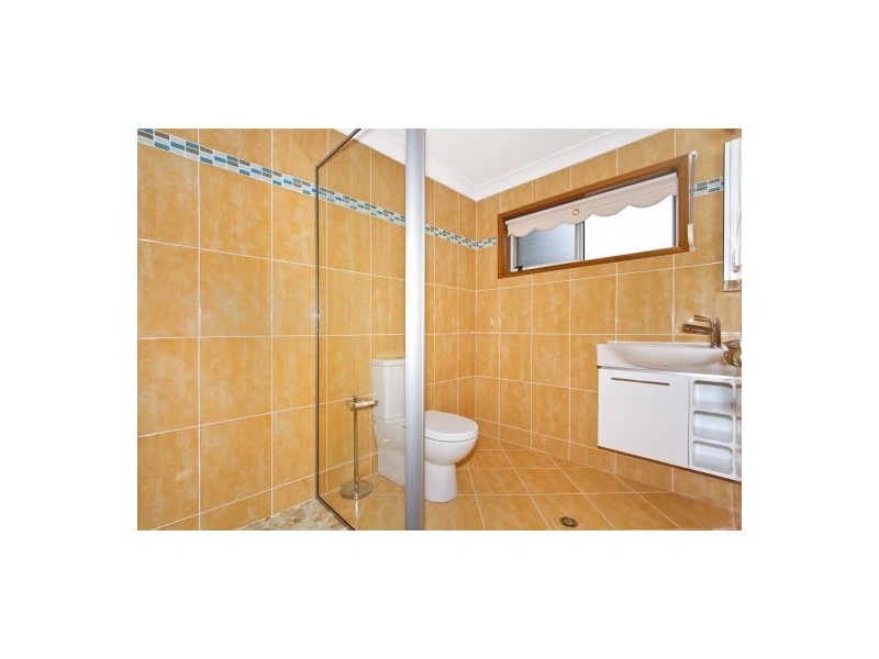 6/7 Karooah Ave, Blue Bay NSW 2261