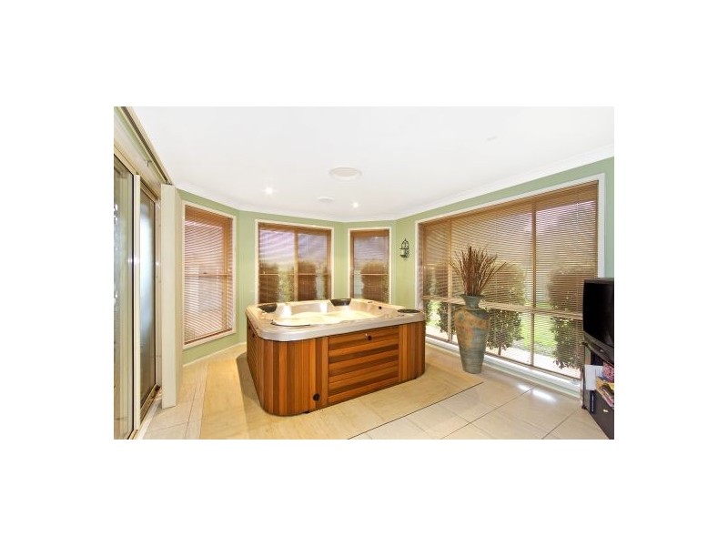 1 Castlereagh Crescent, Bateau Bay NSW 2261