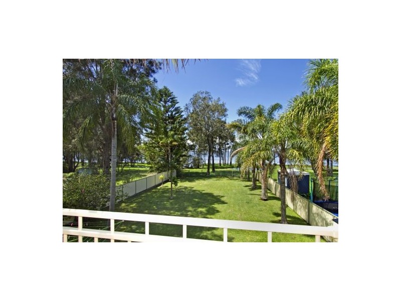 91 Lakedge Ave, Berkeley Vale NSW 2261