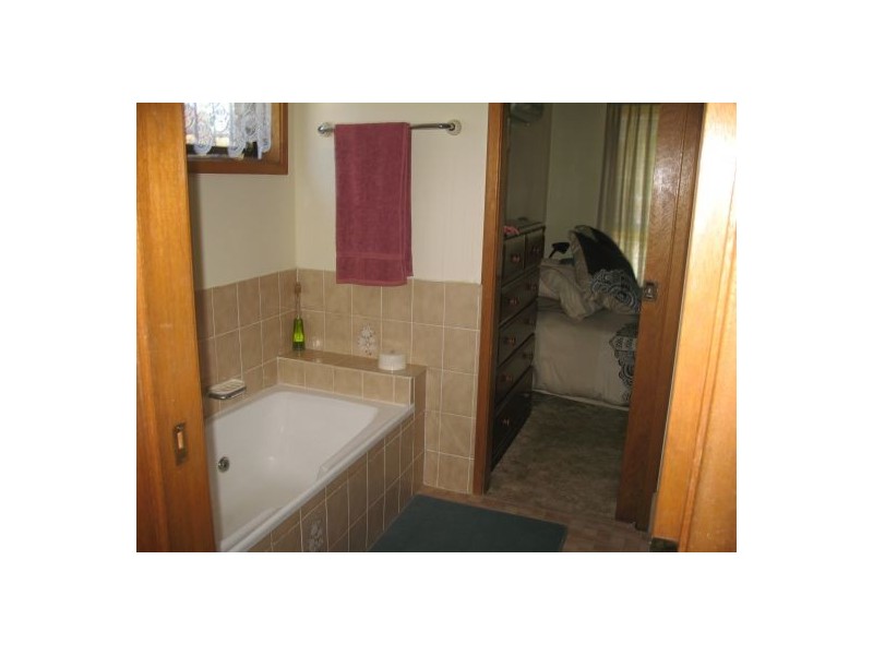 24 Lakeside Parade, The Entrance NSW 2261