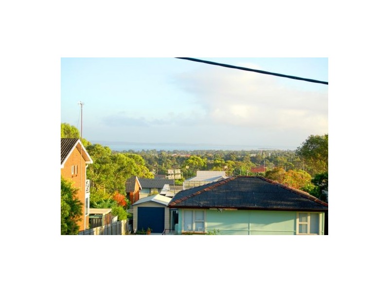 8 Rays Rd, Bateau Bay NSW 2261