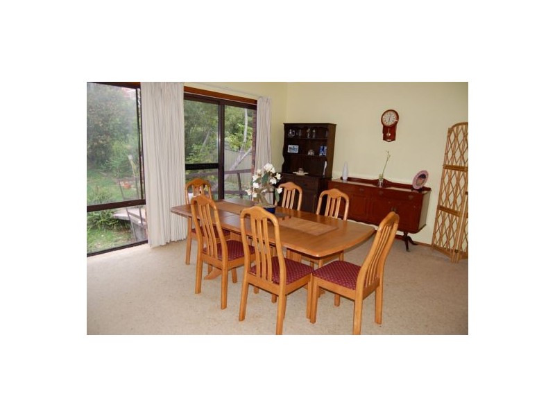 8 Rays Rd, Bateau Bay NSW 2261