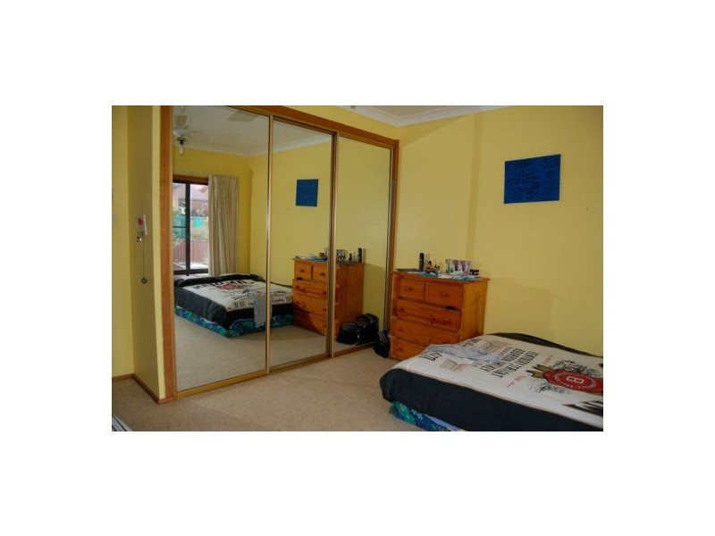 8 Rays Rd, Bateau Bay NSW 2261