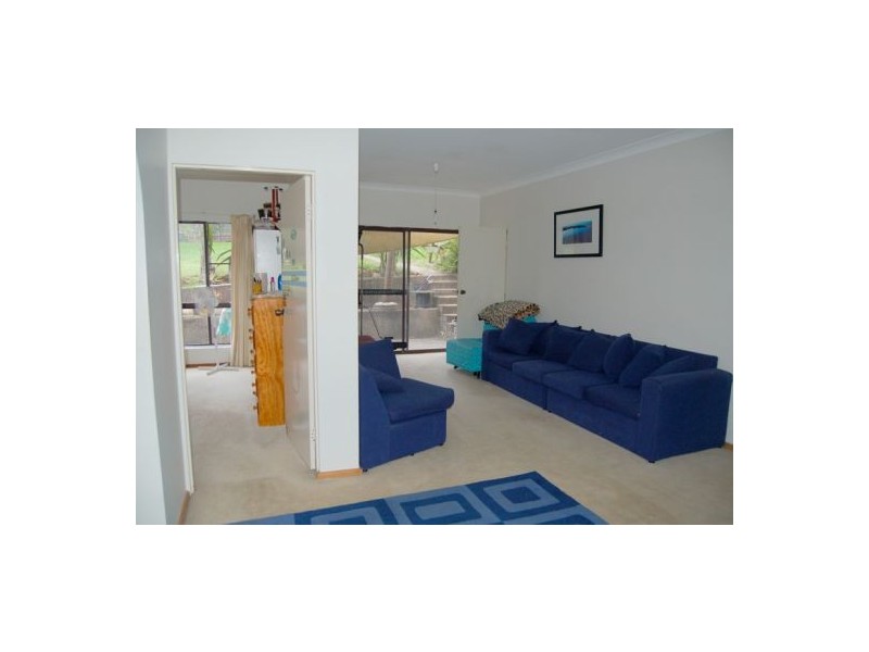 8 Rays Rd, Bateau Bay NSW 2261