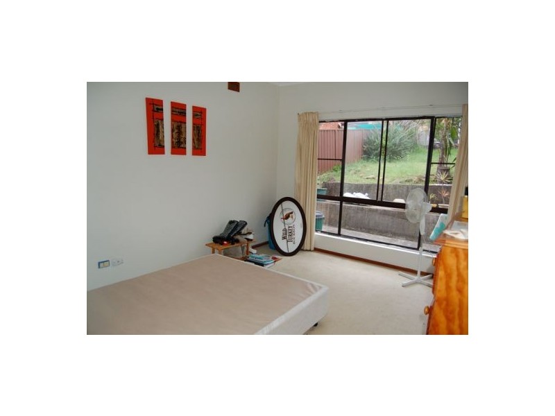 8 Rays Rd, Bateau Bay NSW 2261