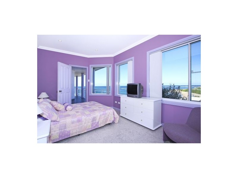 10 Werrina  Pde, Blue Bay NSW 2261