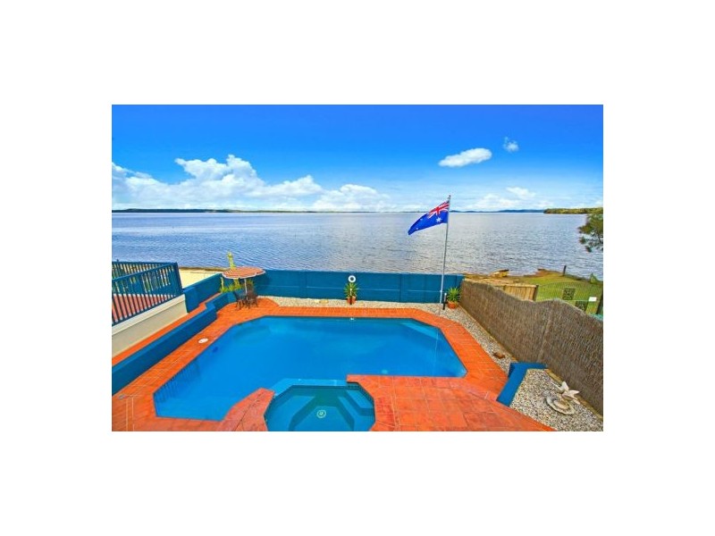 84 Marks Rd, Gorokan NSW 2263