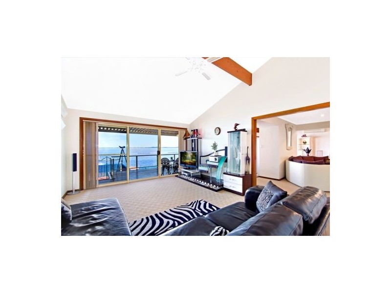 84 Marks Rd, Gorokan NSW 2263