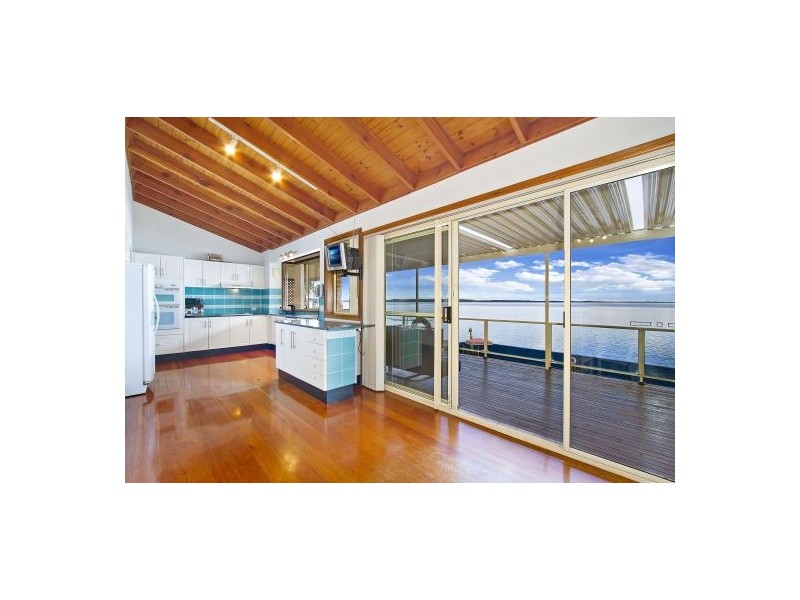 84 Marks Rd, Gorokan NSW 2263