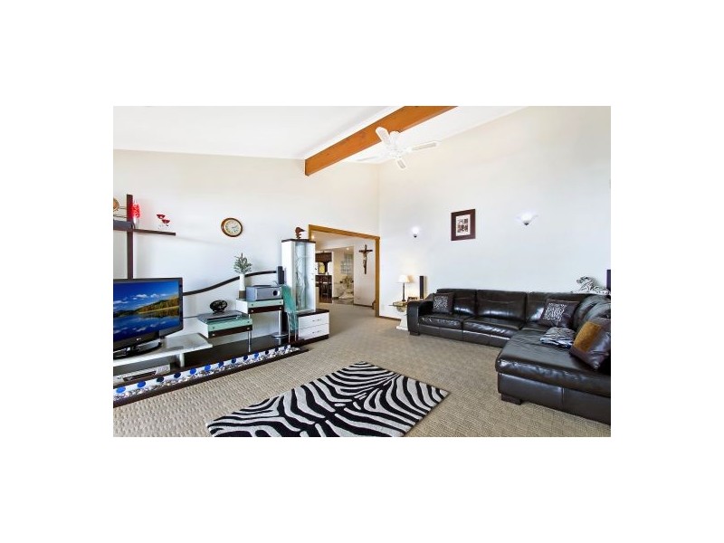 84 Marks Rd, Gorokan NSW 2263