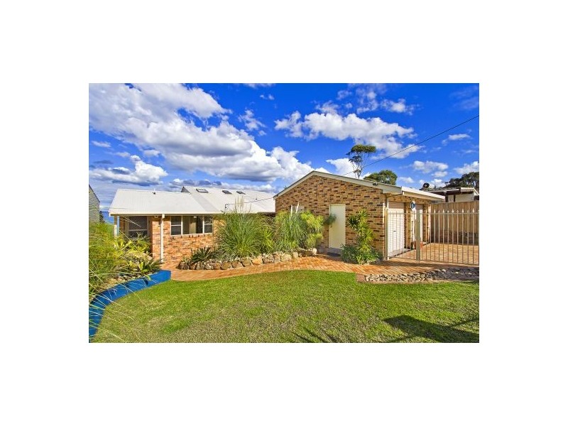 84 Marks Rd, Gorokan NSW 2263