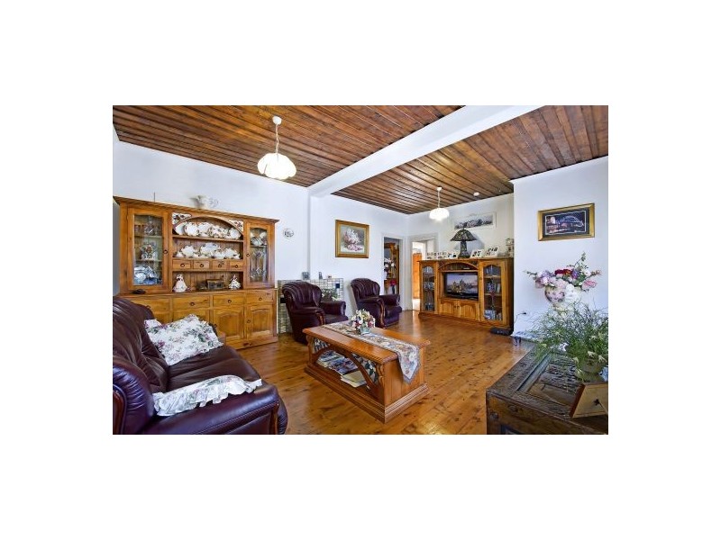 37 Hutton Rd, The Entrance North NSW 2261