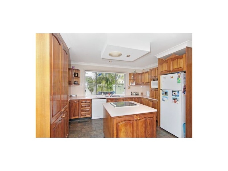 16 Crosby Cres, Killarney Vale NSW 2261