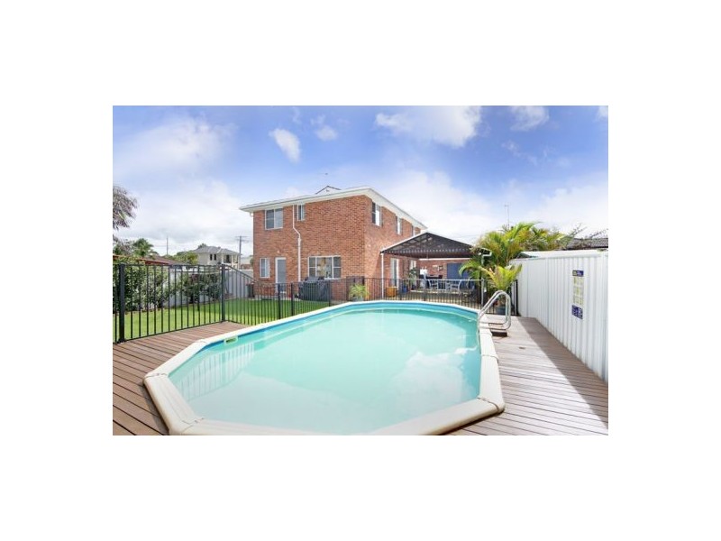 16 Crosby Cres, Killarney Vale NSW 2261