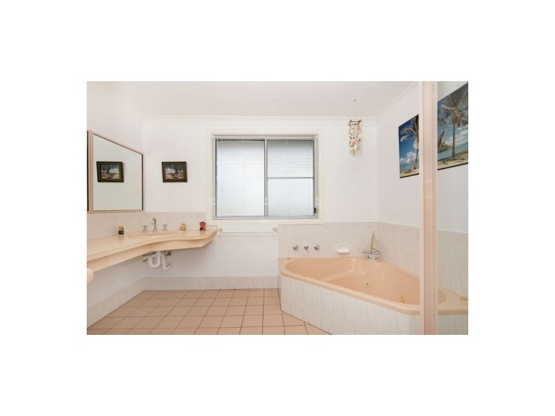 16 Crosby Cres, Killarney Vale NSW 2261