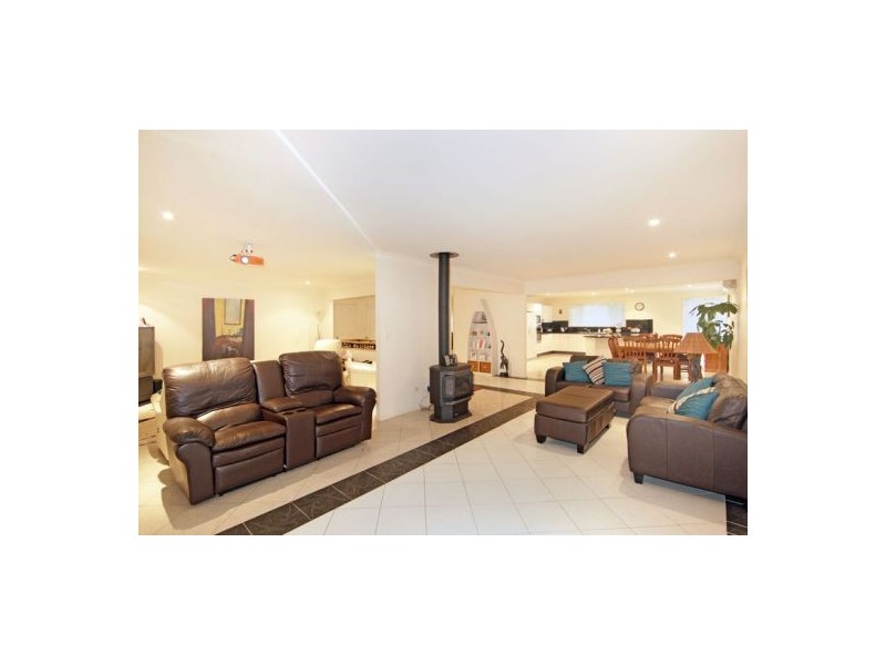 14 Pasadena Ave, Bateau Bay NSW 2261