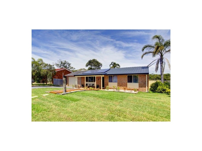 59 Lancaster Parade, Bateau Bay NSW 2261