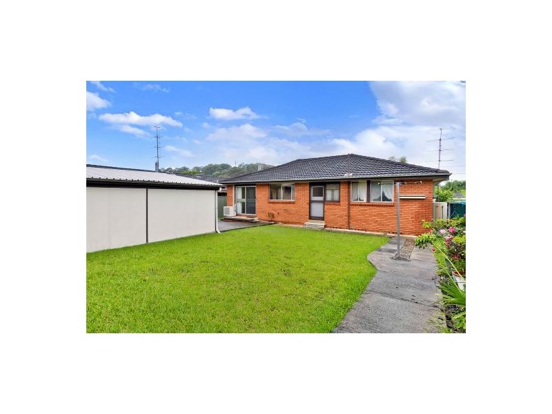 15 Belford Ave, Bateau Bay NSW 2261