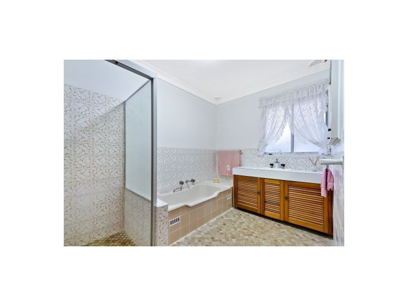 15 Belford Ave, Bateau Bay NSW 2261