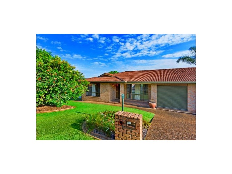 2/2  Robert Pl, Bateau Bay NSW 2261