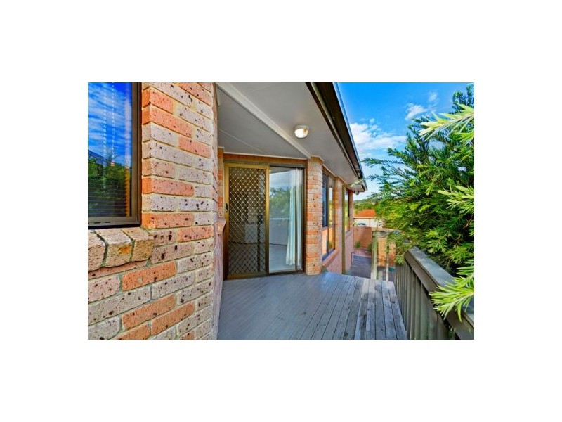 2/2  Robert Pl, Bateau Bay NSW 2261