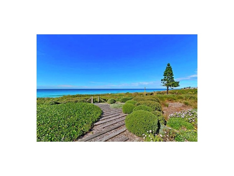 2/1 Hutton Road, The Entrance North NSW 2261