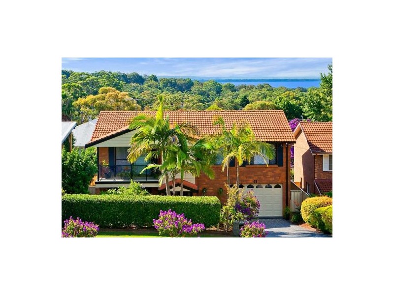 61 Hillside Dr, Berkeley Vale NSW 2261